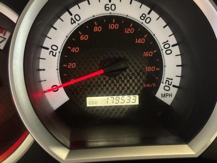 2012-toyota-tacoma-image-22