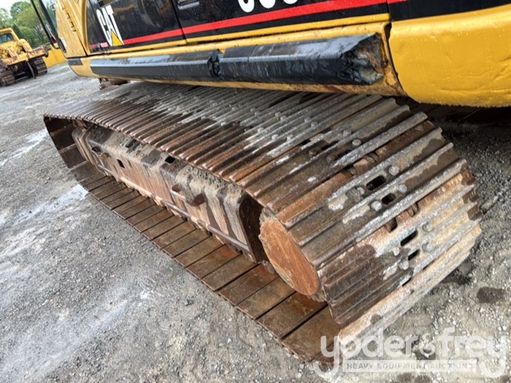 2005-caterpillar-330-image-25