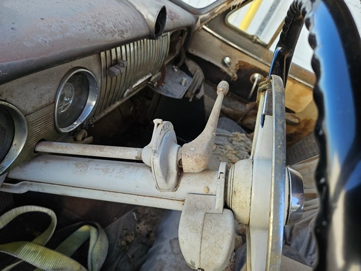 #33-•-1952-chevrolet-styleline-deluxe-sedan-image-26