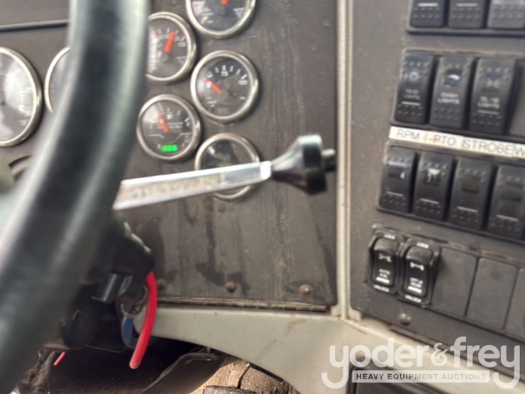 2015-western-star-4700sb-image-33