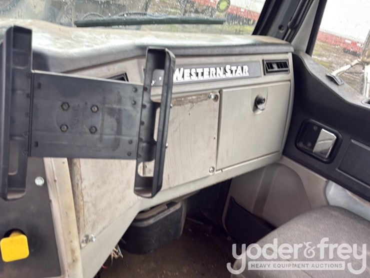 2015-western-star-4700sb-image-30