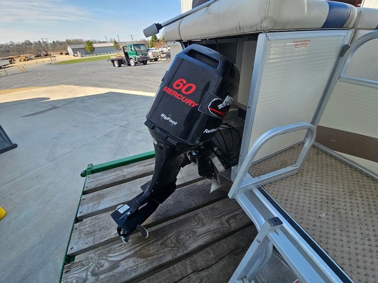 #21-•-bennington-2075rl-20'-pontoon-boat-image-30