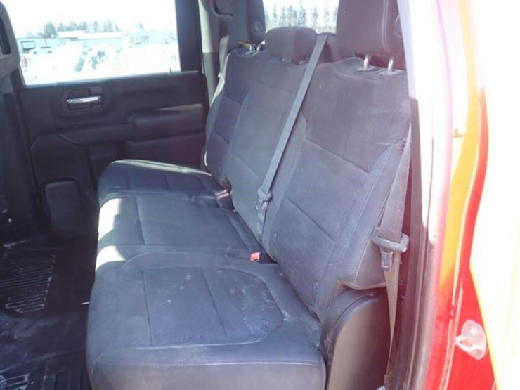 2022-chevrolet-2500hd-image-25