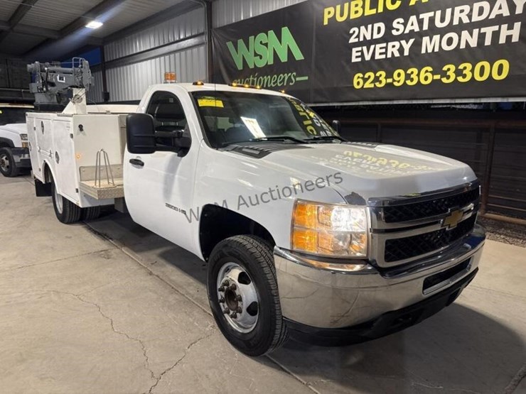 2012-chevrolet-silverado-3500-image-2