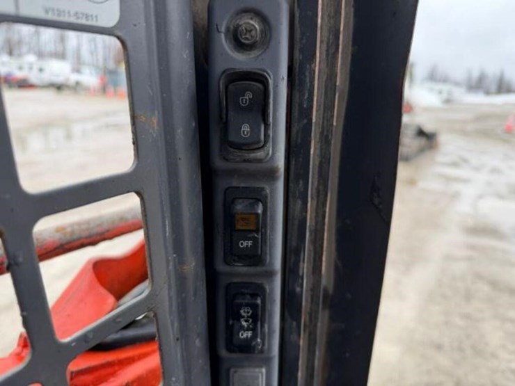 2018-kubota-ssv65-image-19