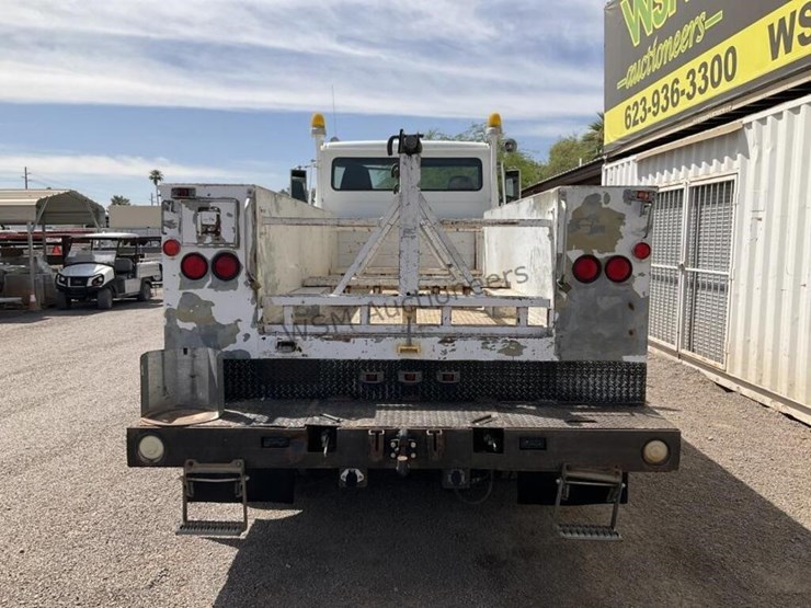 2002-freightliner-fl70-image-6