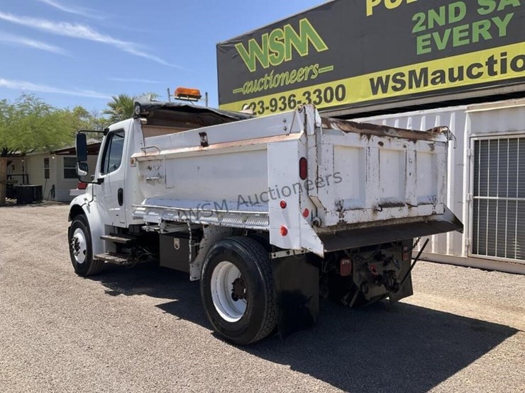 2007-freightliner-m2-106-image-7