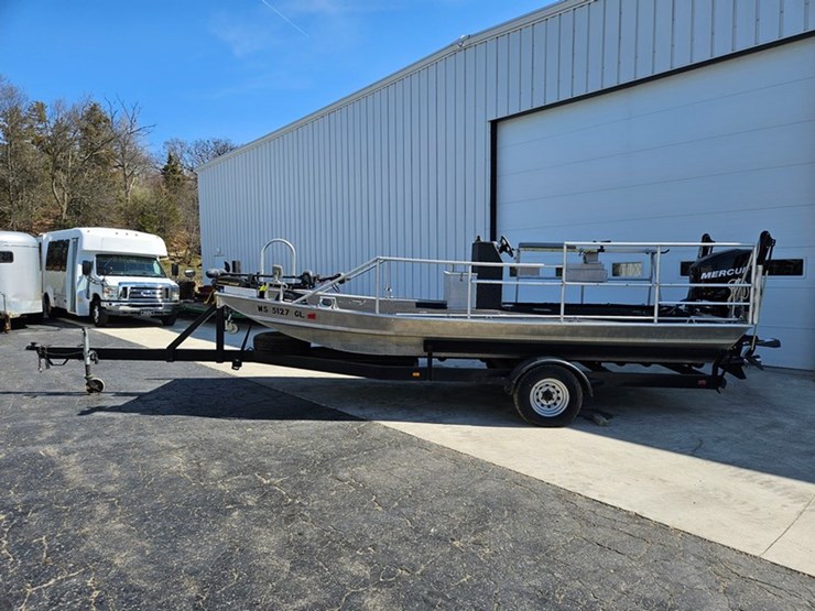 #22-•-clark-19'-flat-bottom-fishing-boat-image-2