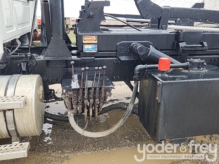 2010-mack-gu713-image-13