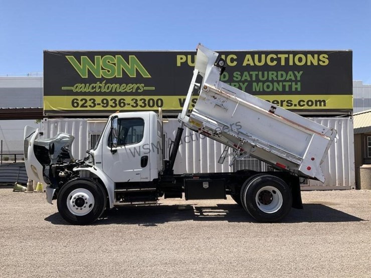 2007-freightliner-m2-106-image-26