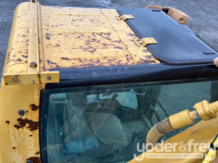 2005-caterpillar-330-image-30