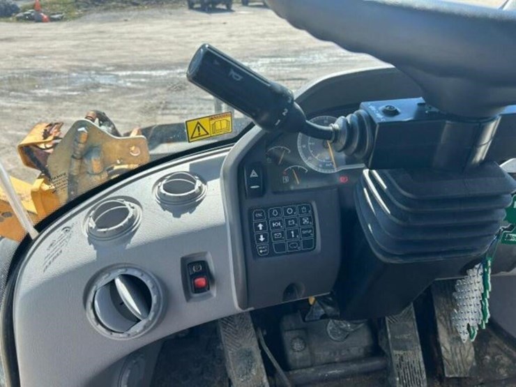 2019-volvo-l60h-image-11