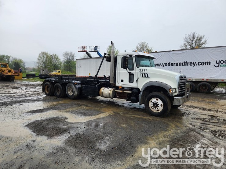 2010-mack-gu713-image-6