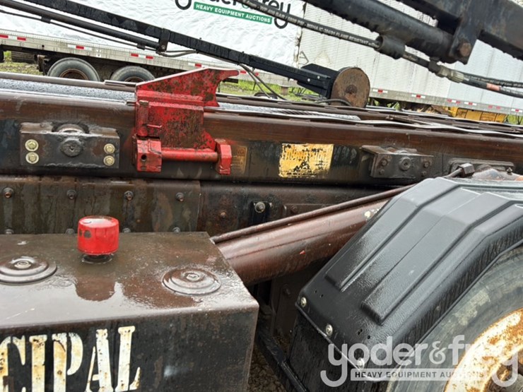 2015-western-star-4700sb-image-19