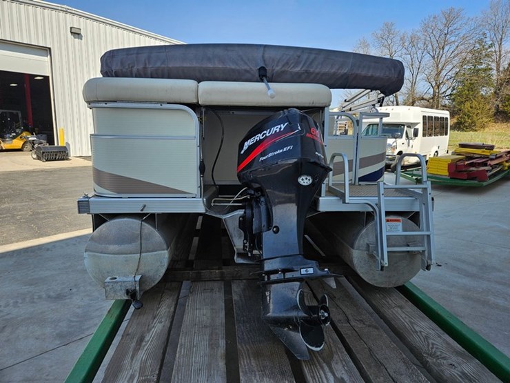#21-•-bennington-2075rl-20'-pontoon-boat-image-4