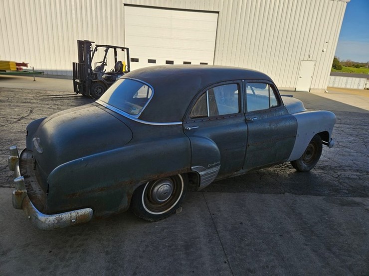 #33-•-1952-chevrolet-styleline-deluxe-sedan-image-37