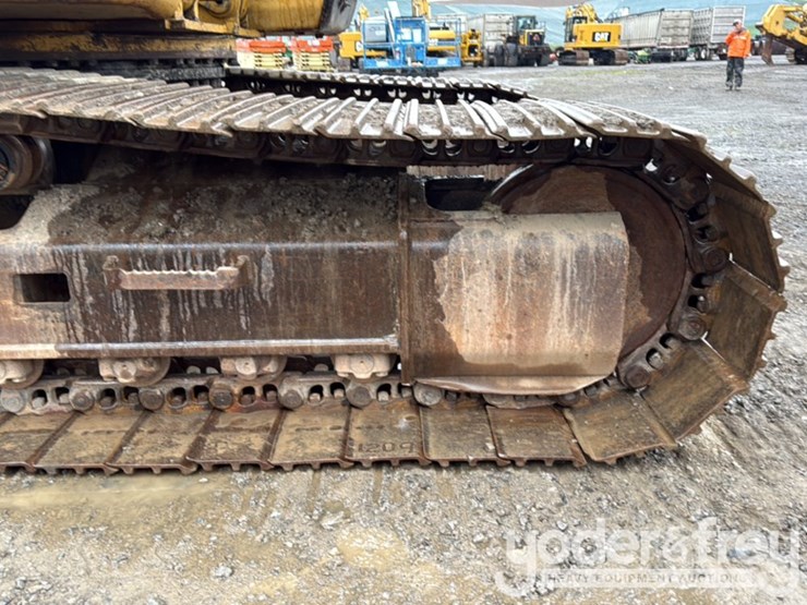 2005-caterpillar-330-image-11