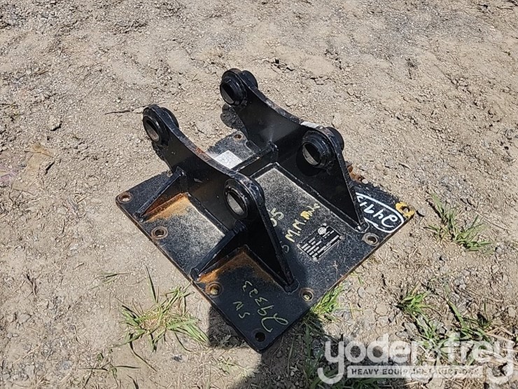 blue-diamond-plate-attachment-to-suit-cat-304,-305-excavator,-45mm-pin-image-1