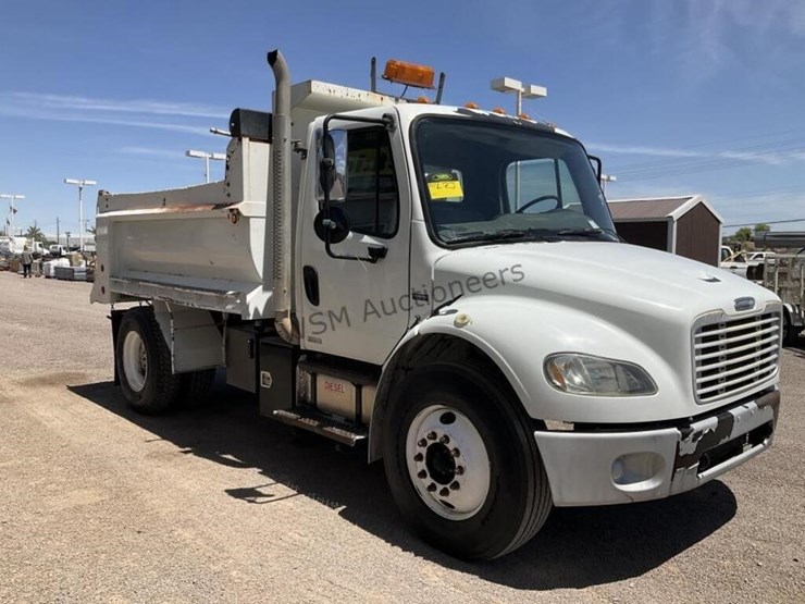 2007-freightliner-m2-106-image-4