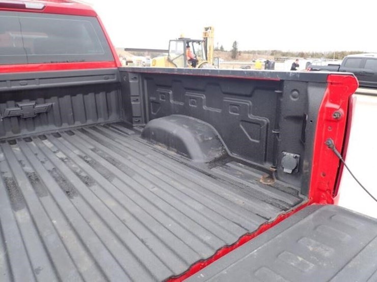 2022-chevrolet-2500hd-image-31