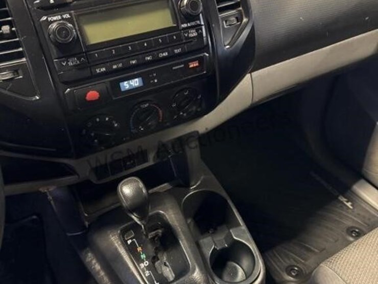 2012-toyota-tacoma-image-24