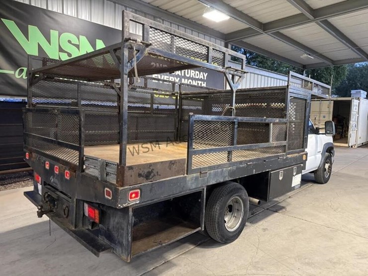 2006-chevrolet-silverado-3500-image-9