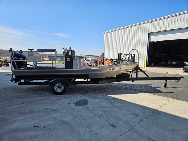 #22-•-clark-19'-flat-bottom-fishing-boat-image-6