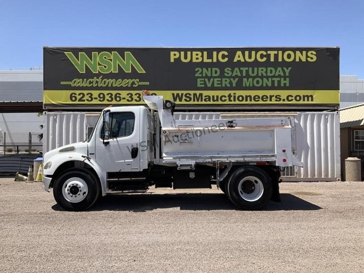 2007-freightliner-m2-106-image-1