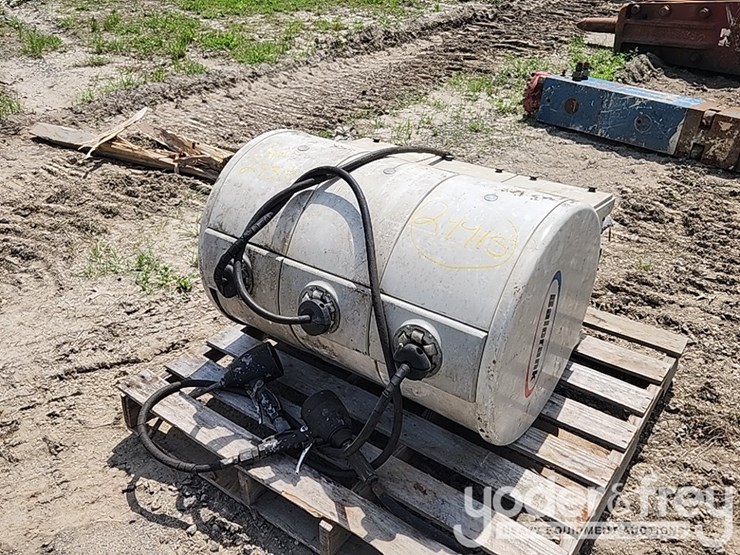 belcrank-3-hose-reel-w/-oil-and-grease-guns-image-1
