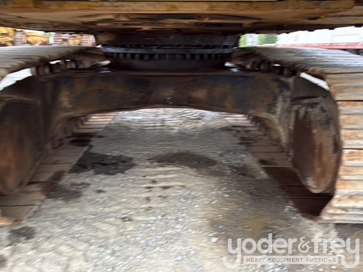 2005-caterpillar-330-image-27