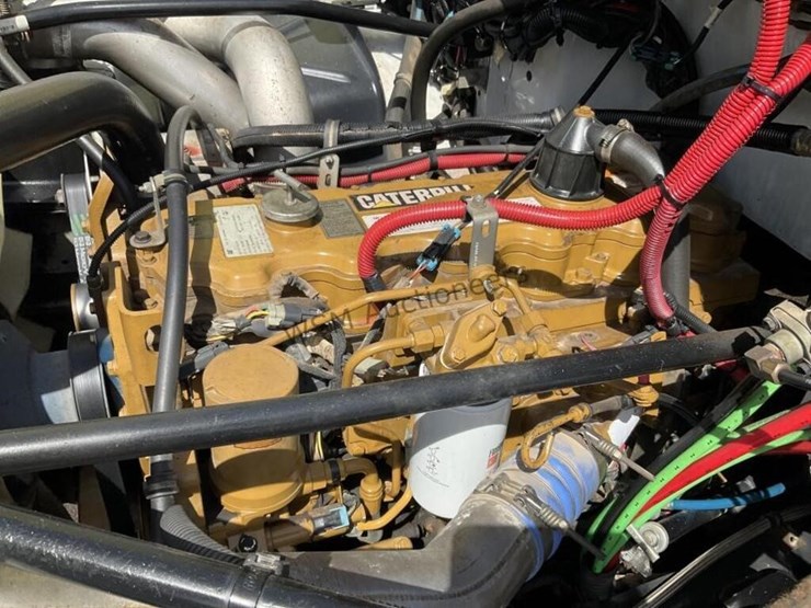 2002-freightliner-fl70-image-13