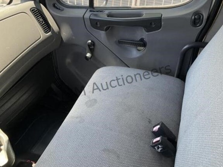 2007-freightliner-m2-106-image-22