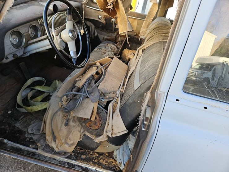 #33-•-1952-chevrolet-styleline-deluxe-sedan-image-21