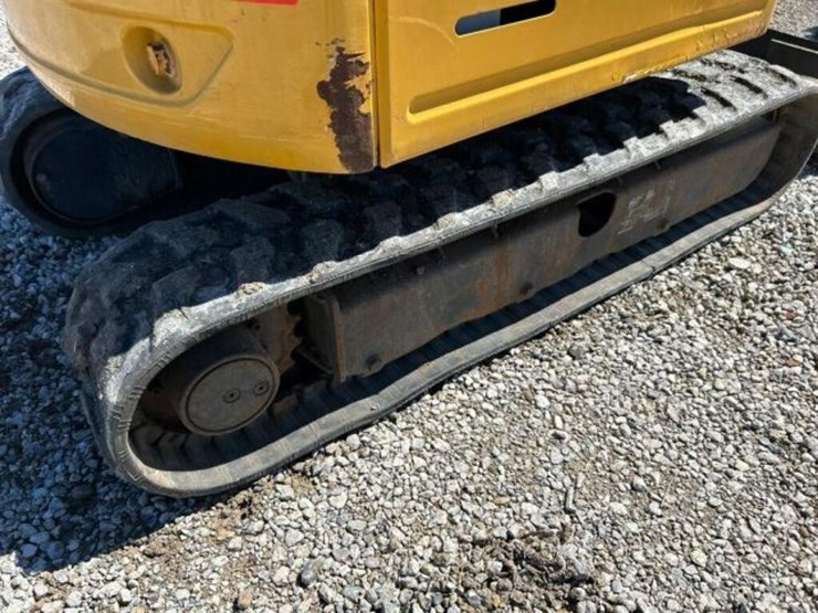 2019-deere-17g-image-30