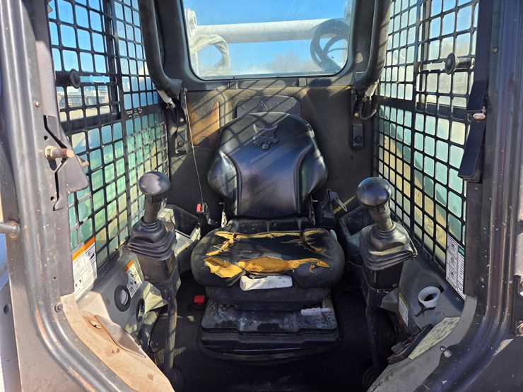 2013-bobcat-s750-image-8