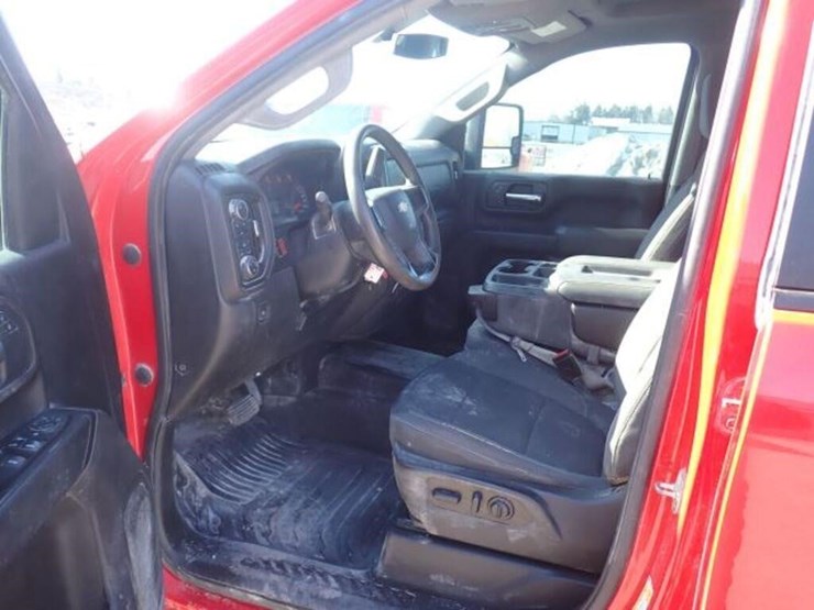 2022-chevrolet-2500hd-image-16