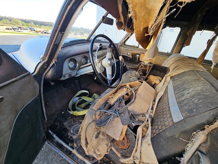 #33-•-1952-chevrolet-styleline-deluxe-sedan-image-33