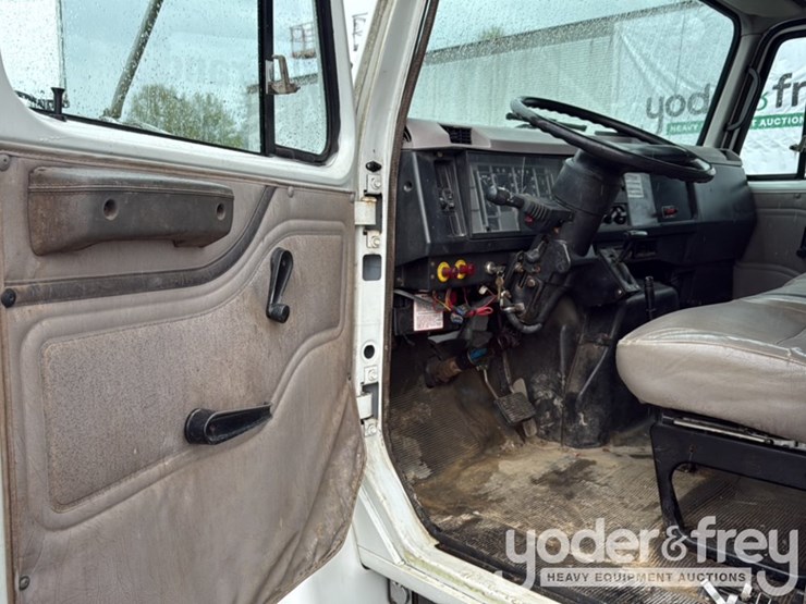 international-4700-image-19