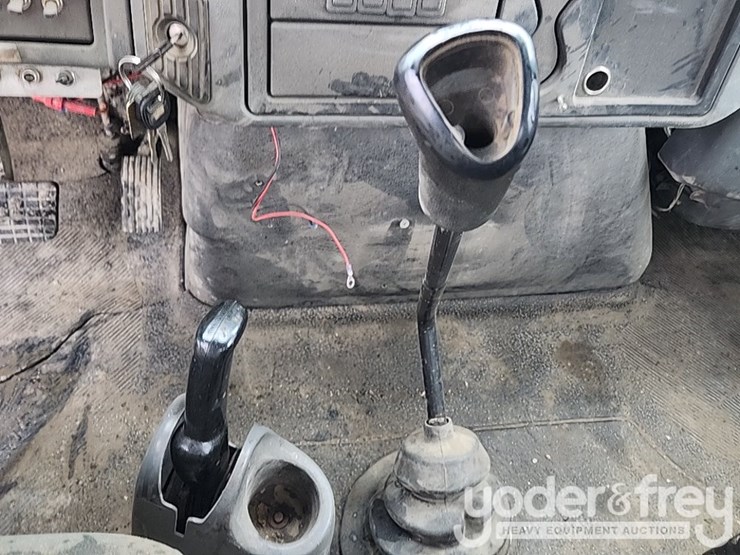 2005-international-durastar-4300-image-24