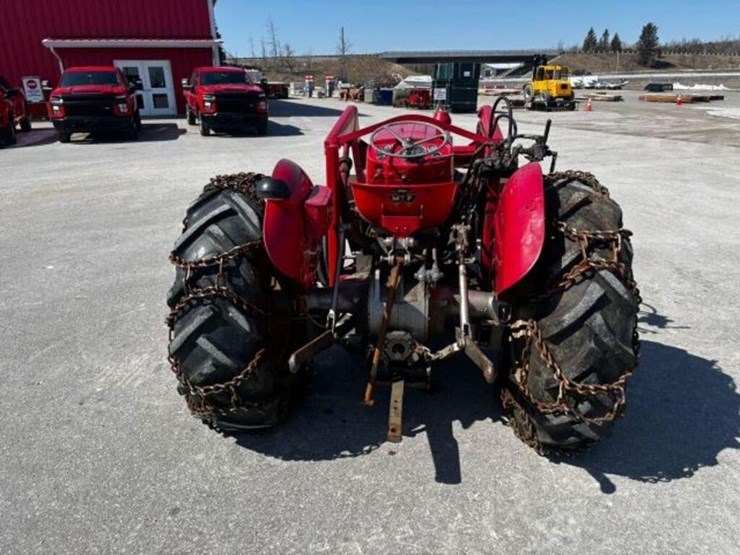 massey-ferguson-135-image-5