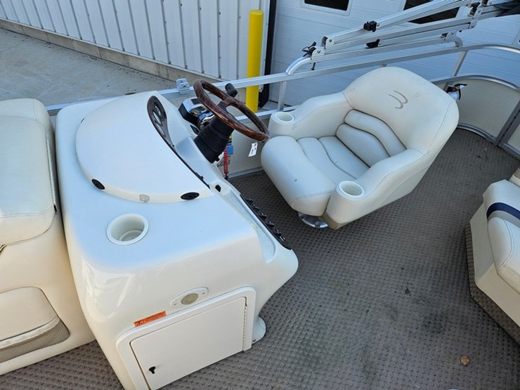 #21-•-bennington-2075rl-20'-pontoon-boat-image-15