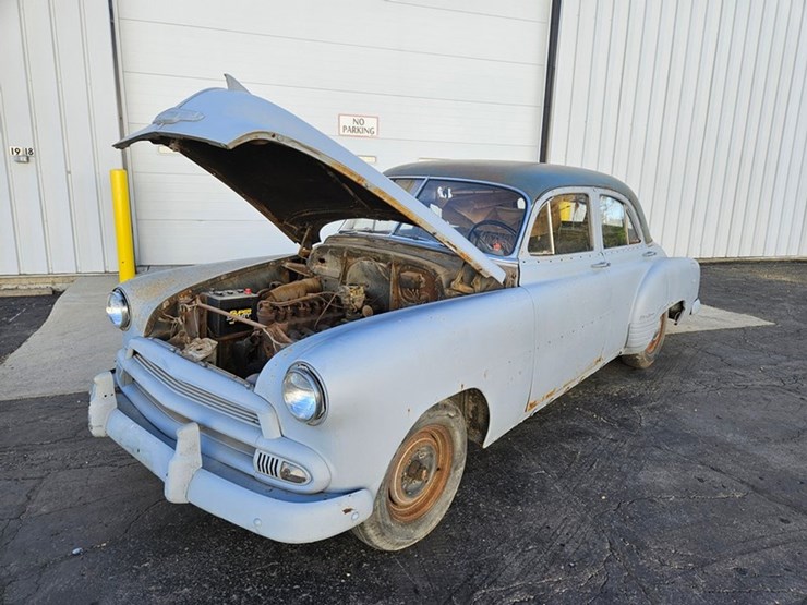 #33-•-1952-chevrolet-styleline-deluxe-sedan-image-17