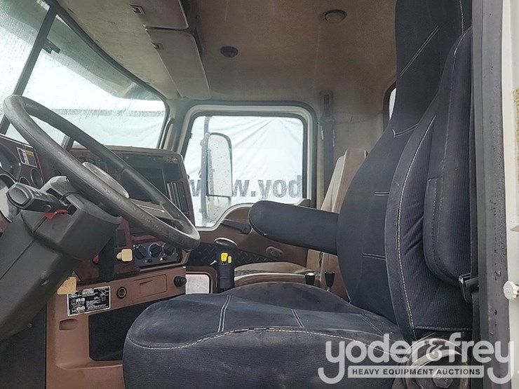 2010-mack-gu713-image-24