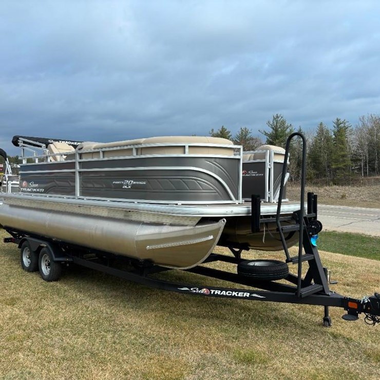 2024 Sun Tracker Party Barge 20 Pontoon
