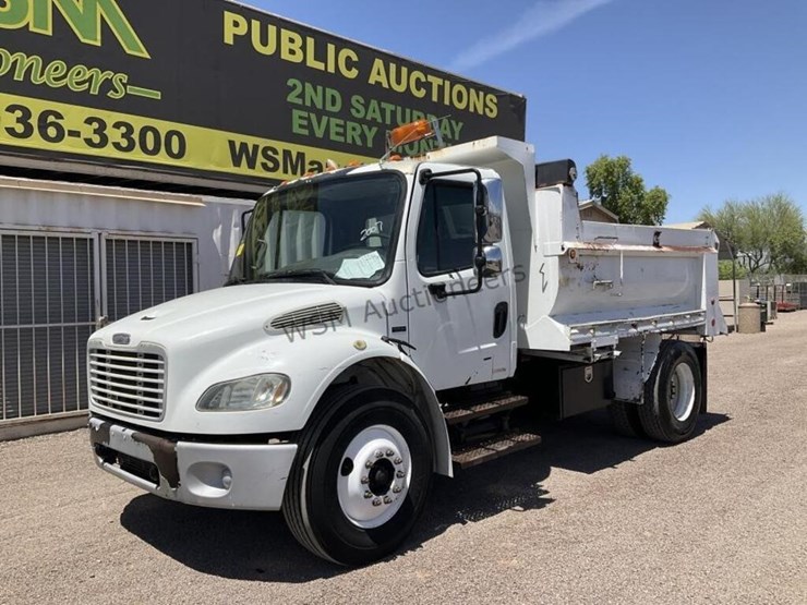 2007-freightliner-m2-106-image-2