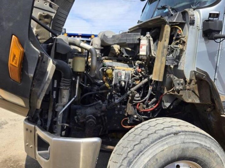 2012-caterpillar-ct660s-image-29