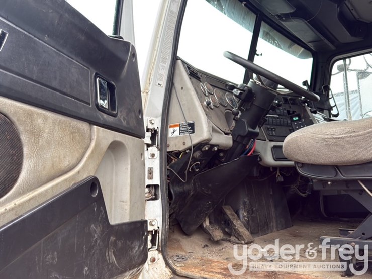 2015-western-star-4700sb-image-27