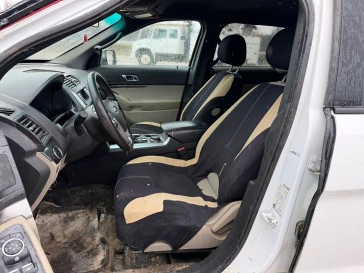 2013-ford-explorer-image-16