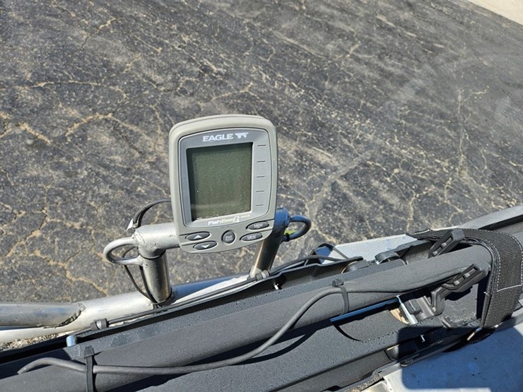 #22-•-clark-19'-flat-bottom-fishing-boat-image-38