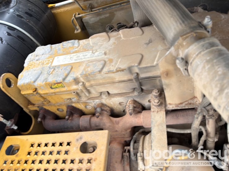 2005-caterpillar-330-image-32